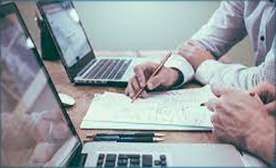 люди составляют схему