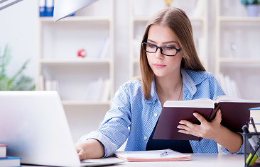 девушка с книгой